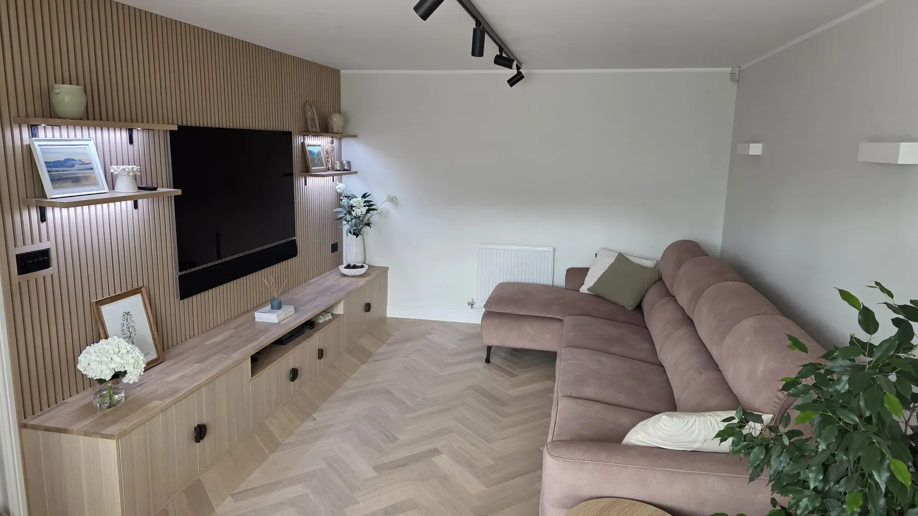 Full Living Room and Bedroom Renovation in Hambleton