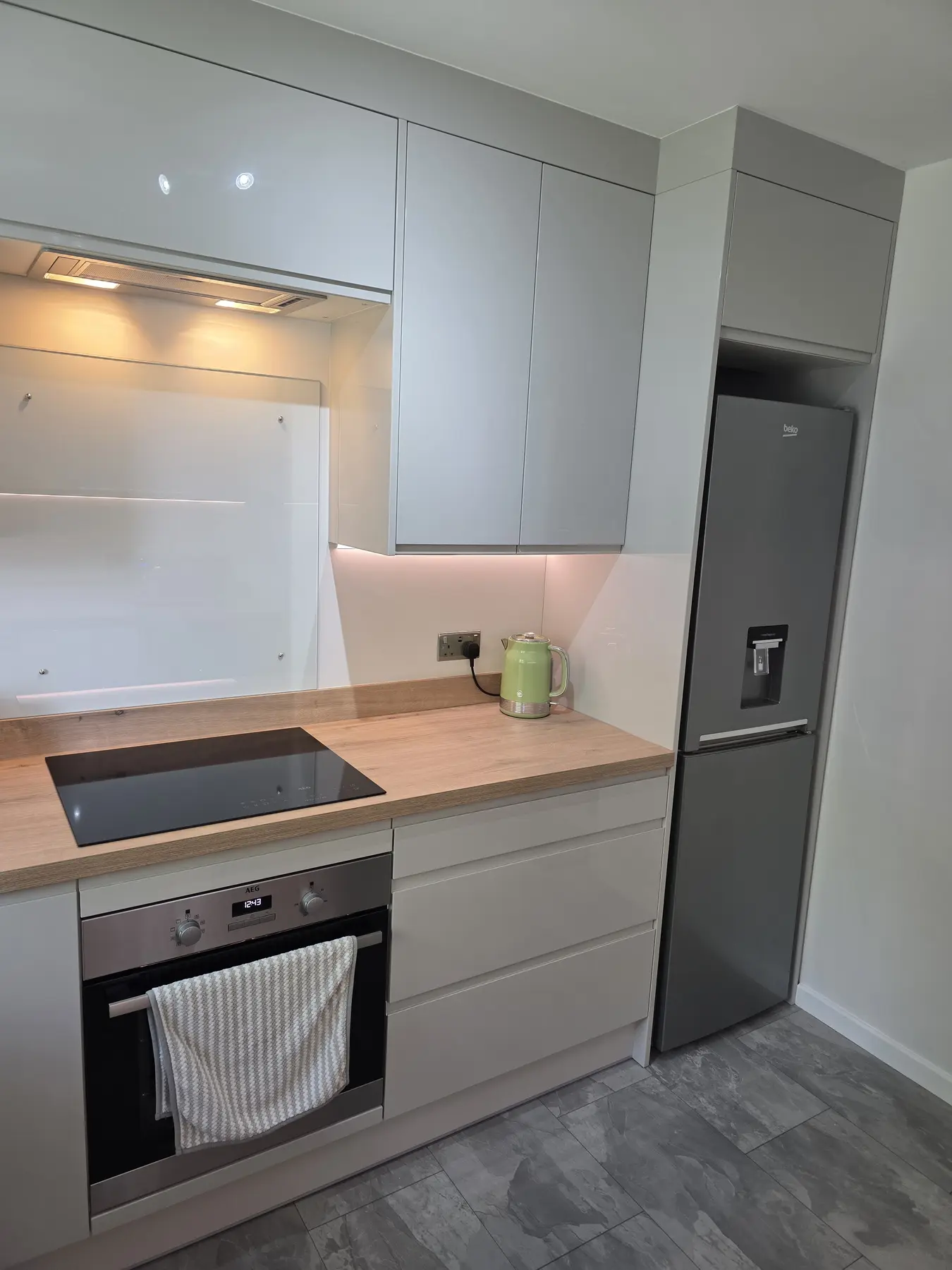 Under-cabinet LED lighting