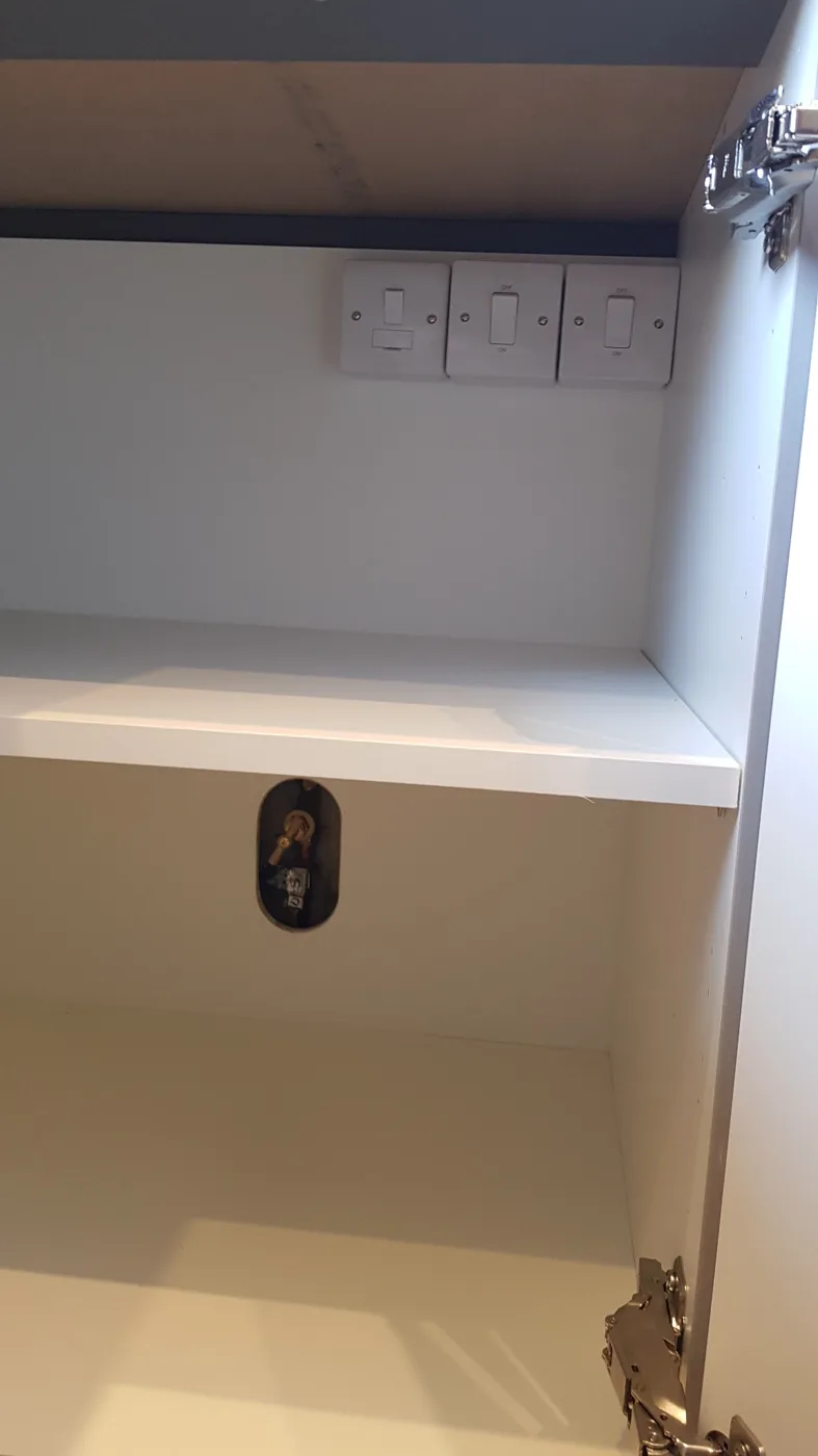 Cabinet shelf and socket detail