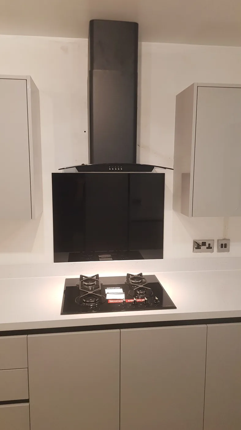 Extractor and hob alignment