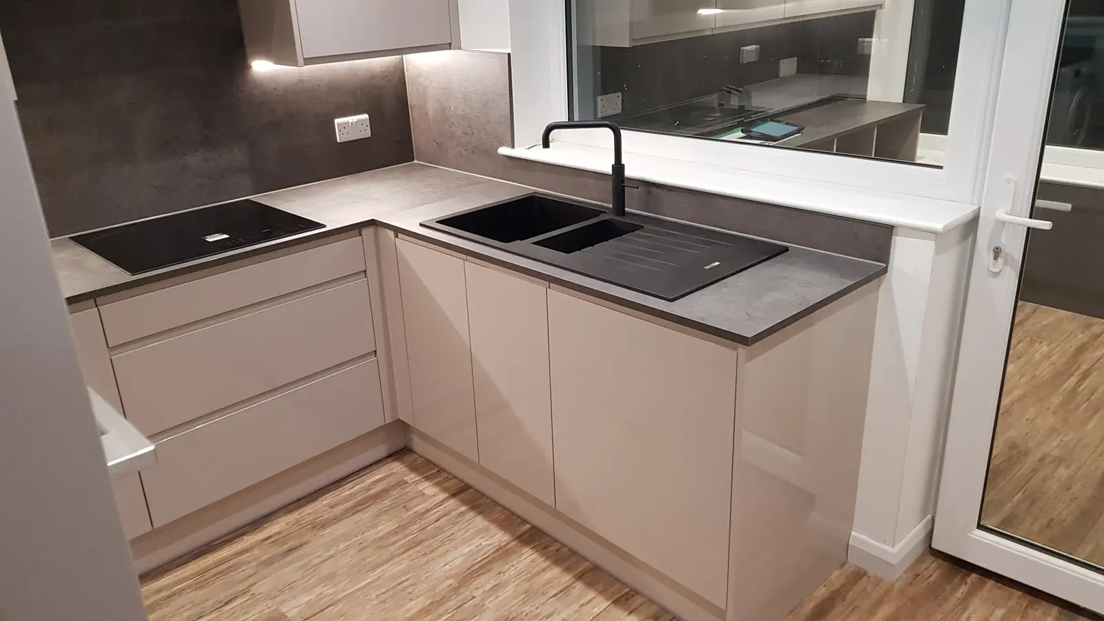 Worktop, hob and sink detail
